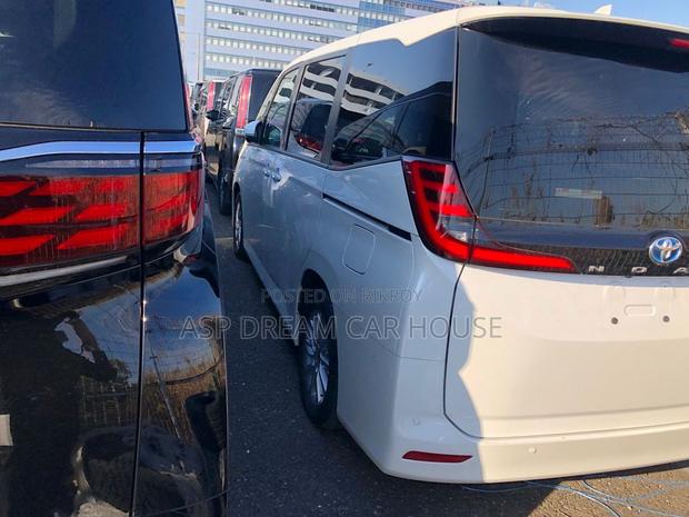 Toyota Noah G Hybrid 8 Seat2022 2022