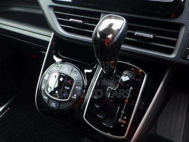 Toyota Esquire Non Hybrid Gi Black 2020