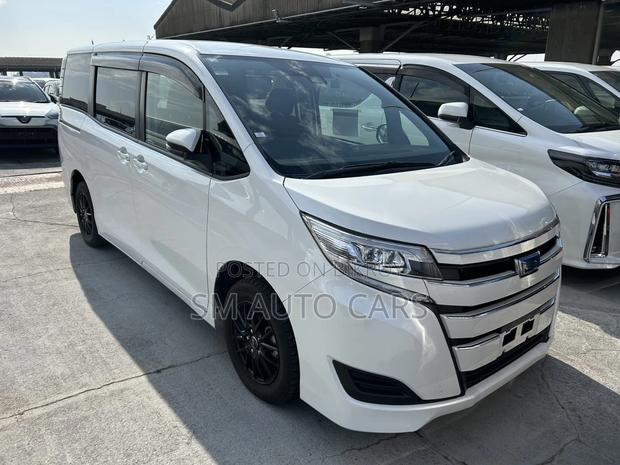 Toyota Noah Hybrid X Pearl 2021