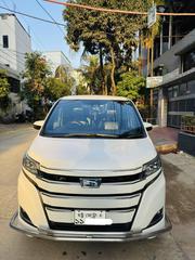 Toyota Noah hybrid 2017 for sale