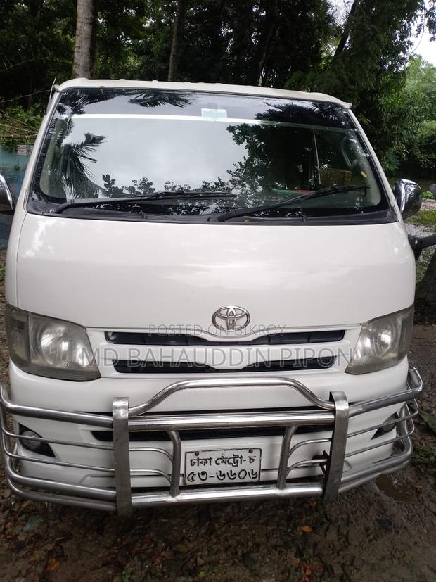 Toyota Hiace 2004