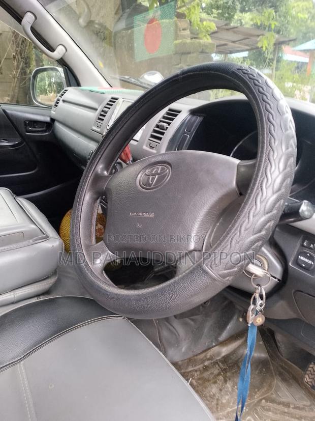 Toyota Hiace 2004