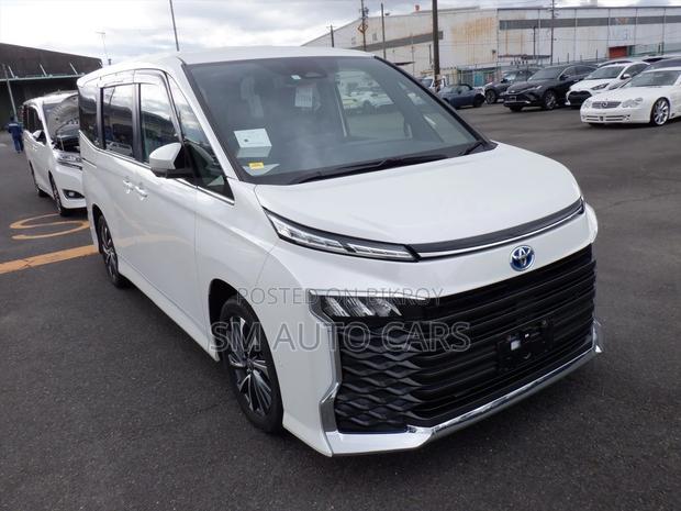 Toyota Voxy Hybrid SZ Pearl New 2023