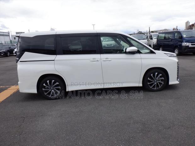 Toyota Voxy Hybrid SZ Pearl New 2023