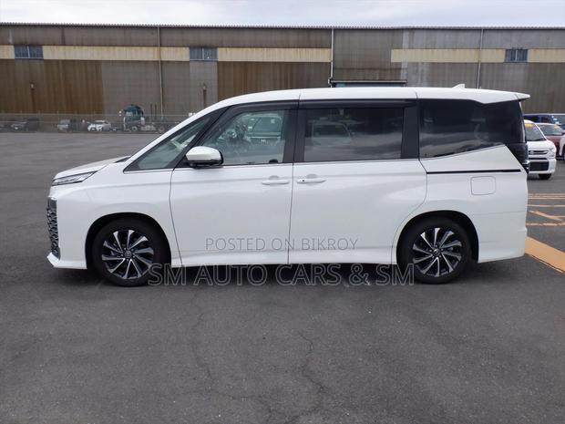 Toyota Voxy Hybrid SZ Pearl New 2023