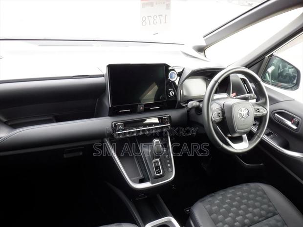 Toyota Voxy Hybrid SZ Pearl New 2023