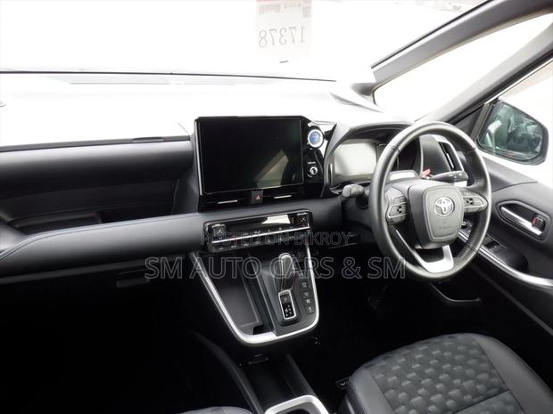 Toyota Voxy Hybrid SZ Pearl New 2023