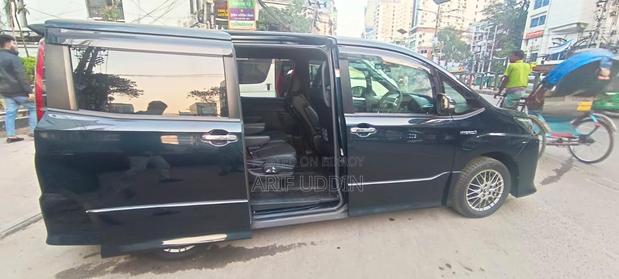 Toyota Noah 1.8 FWD Hybrid (7 Seater) 2018 Blue