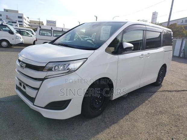 Toyota Noah X HYB 4POINT 2021