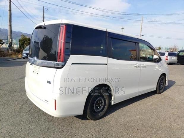 Toyota Noah X HYB 4POINT 2021