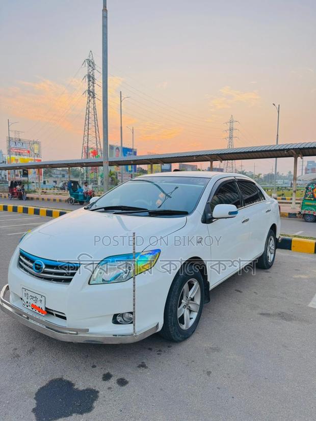 Toyota Axio white 2011