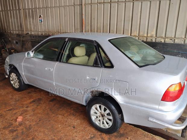 Toyota Sprinter . 1998