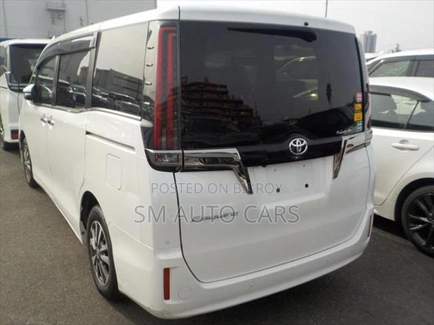 Toyota Esquire Petrol Gi Premium 2021