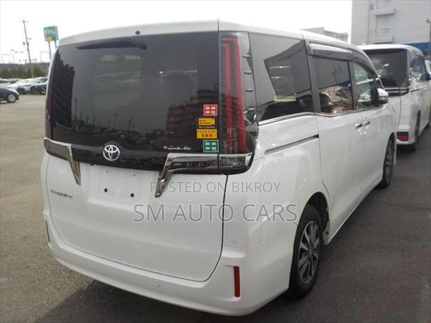 Toyota Esquire Petrol Gi Premium 2021