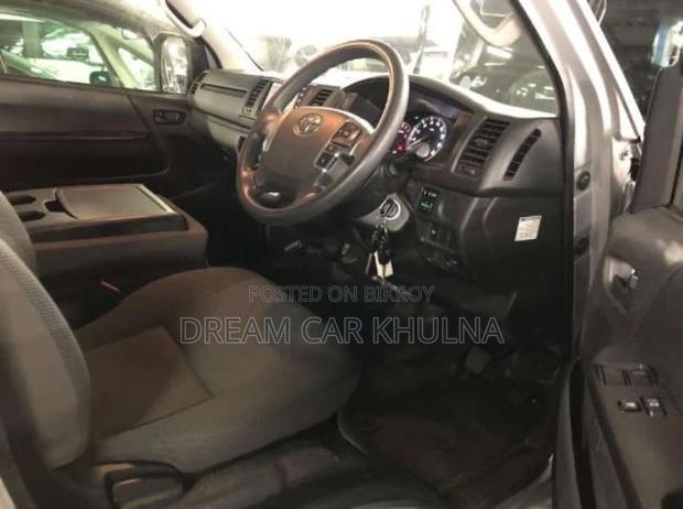 Toyota Hiace PKG. DX G LED SILVER 2021