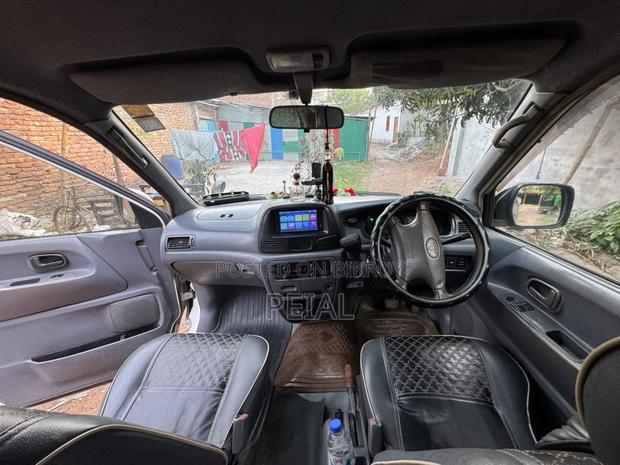 Toyota Noah 2005