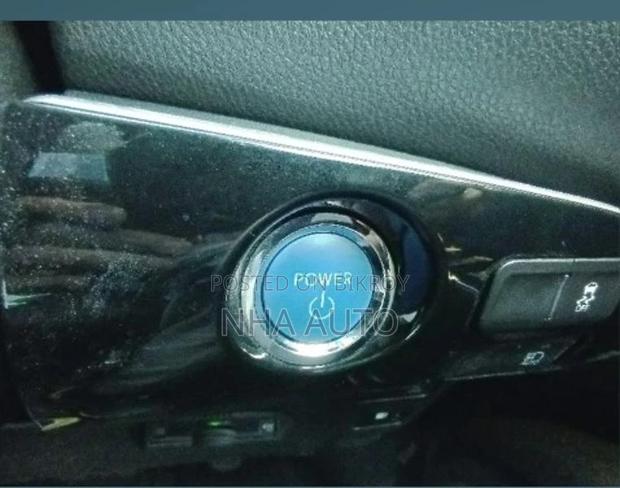 Toyota Prius S 2020