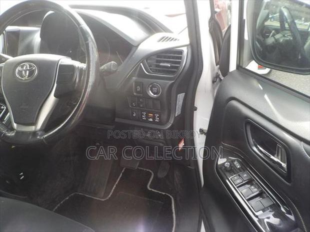 Toyota Esquire Gi Premium 2021