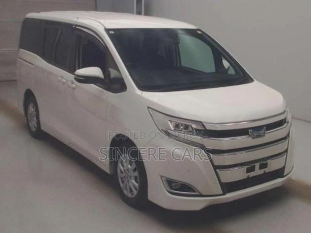 Toyota Noah X HYB WITH FOOT STEP 2021