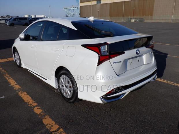 Toyota Prius S Safety Plus Pearl 2021