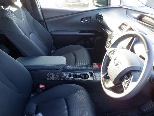 Toyota Prius S Safety Plus Pearl 2021