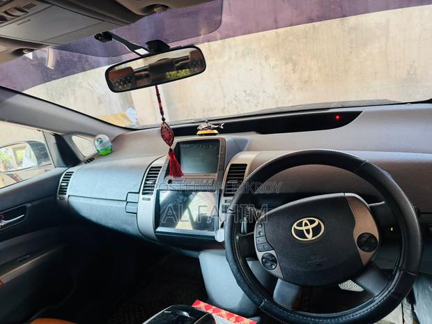 Toyota Prius . 2011