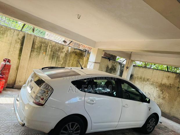 Toyota Prius . 2011