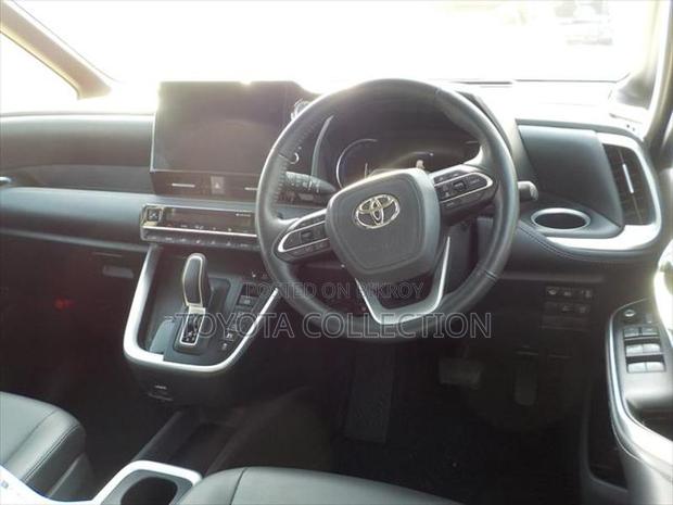 Toyota Noah Z HYBRID NEW SHAPE 2022