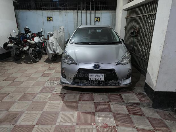 Toyota Aqua 2012