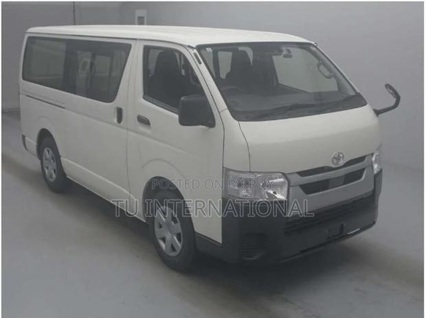 Toyota Hiace DX 2021