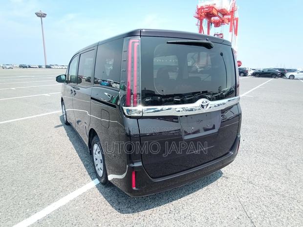 Toyota Noah X 2021