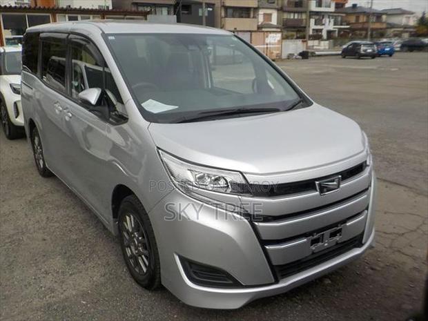 Toyota Noah X Pack. 2021
