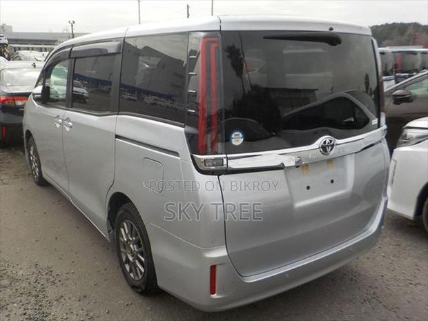 Toyota Noah X Pack. 2021