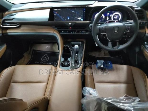 Toyota Crown Estate Z Hybrid 2025