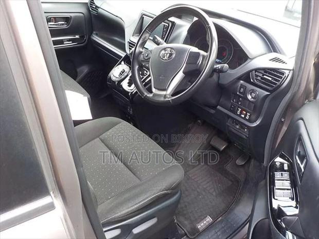 Toyota Noah G-LED 4.0 BROWN 2020