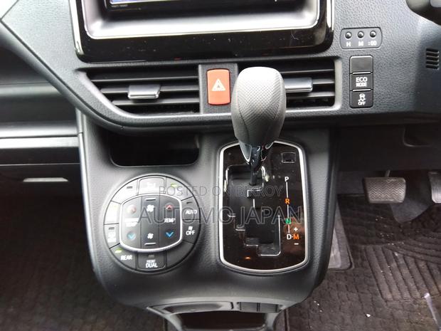 Toyota Noah X 2021
