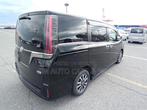 Toyota Esquire Hybrid Gi Premium 2021