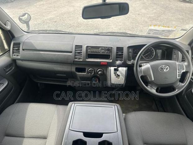 Toyota Hiace DX 2020