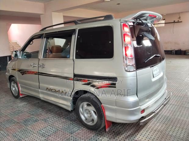 Toyota Noah Noha Fildora 2001