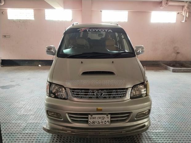 Toyota Noah Noha Fildora 2001