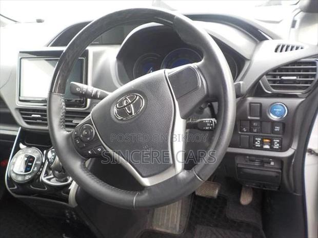 Toyota Esquire GI HYB 4 POINT 2021