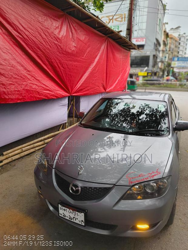 Mazda Axela . 2005