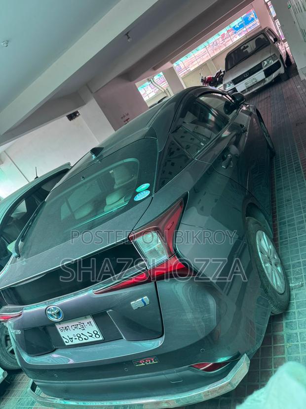 Toyota Prius . 2019