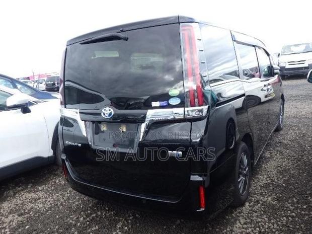 Toyota Esquire Hybrid Gi Black 2021