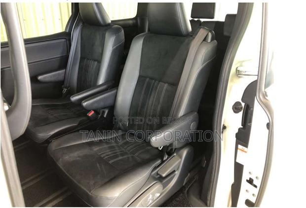 Toyota Esquire Hybrid GI Premium 2021