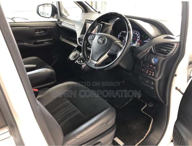 Toyota Esquire Hybrid GI Premium 2021