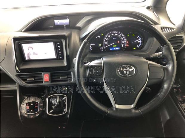 Toyota Esquire Hybrid GI Premium 2021