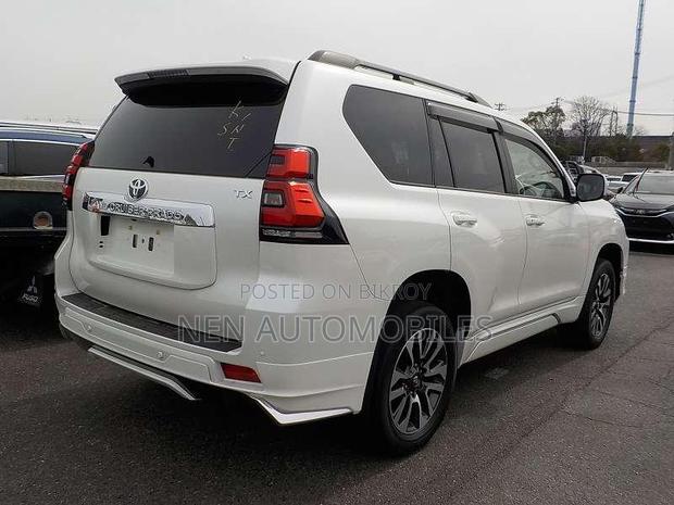 Toyota Land Cruiser Prado TX Limited 5 G 2022