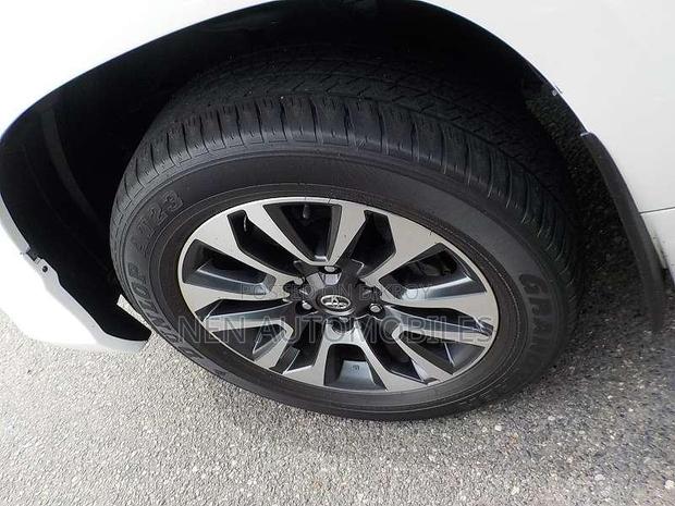Toyota Land Cruiser Prado TX Limited 5 G 2022
