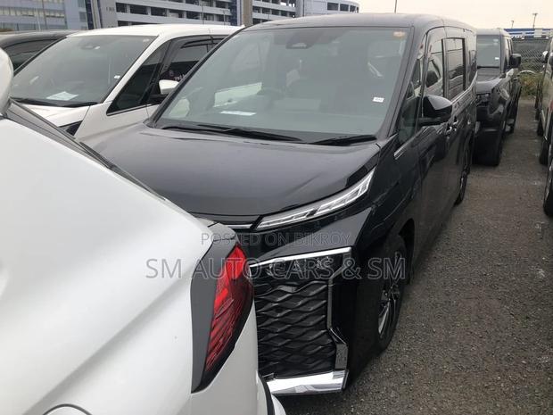 Toyota Voxy Non Hybrid SZ Black 2022